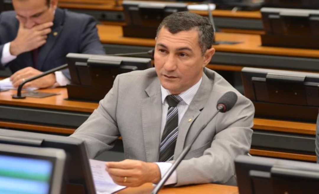 Jesus Sérgio encaminha requerimento ao governo federal e solicita aumento de vagas no FIES e Prouni